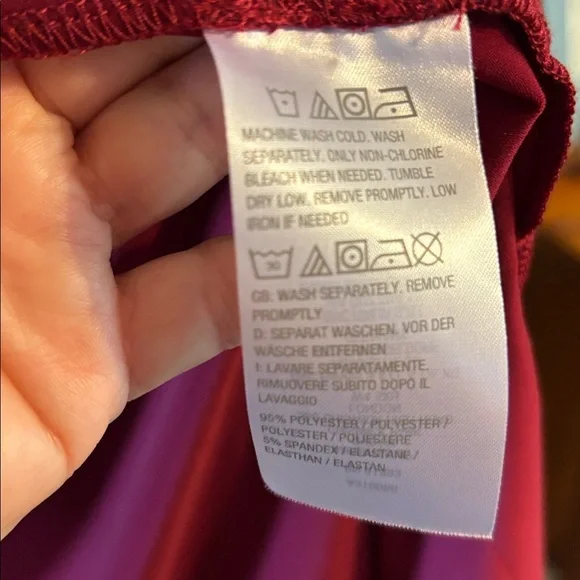 LIKE NEW Susan Graver Liquid Knit Burgundy VEST topper M - Picture 5 of 6